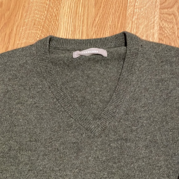 Everlane Men's Cashmere V-Neck Sweater size Large Olive Green - Picture 5 of 8